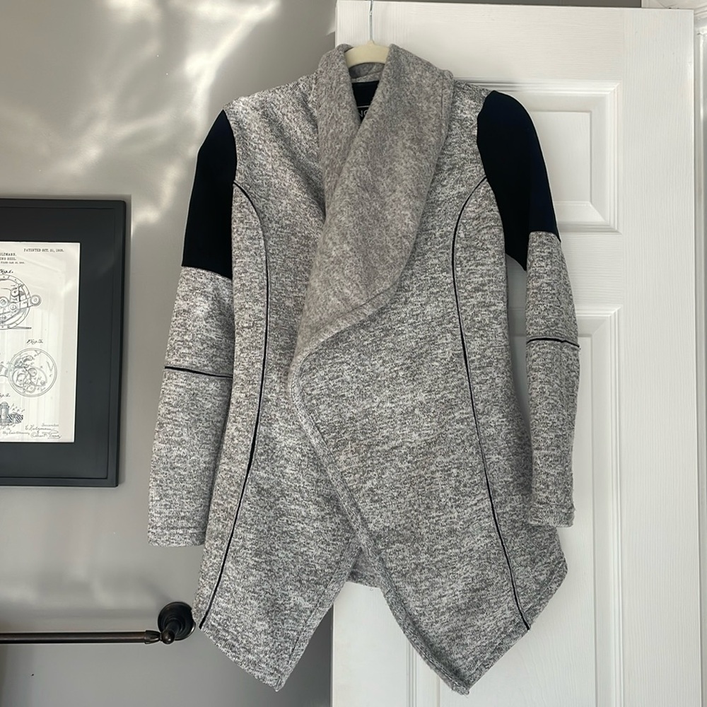 Gray and black open cardigan